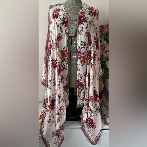 GORGEOUS FOREVER 21 FLORAL KIMONO XL/1X BEAUTIFUL PRINT,GENEROUS CUT, BOHO VIBES - Picture 2 of 6